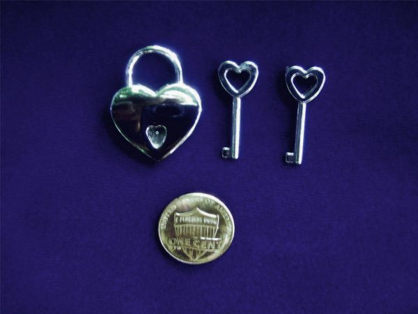 DV8™ HEART PADLOCK with Chrome Mirror Finish, great for Collars, Restraints, Cuffs or as a Pendant - Image 3