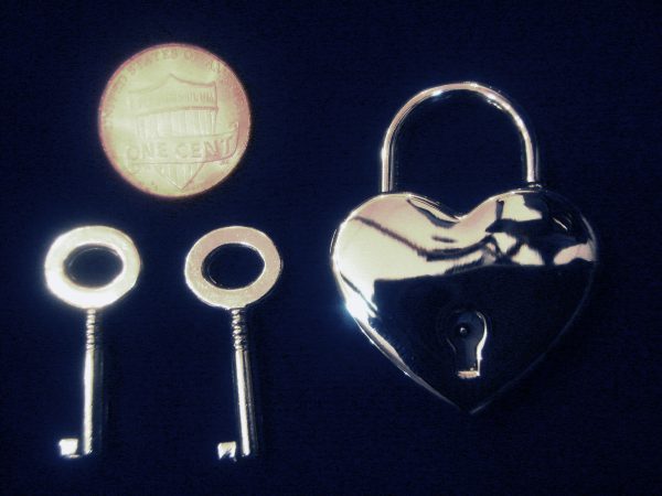 DV8™ HEART PADLOCK with Chrome Mirror Finish, great for Collars, Restraints, Cuffs or as a Pendant - Image 2